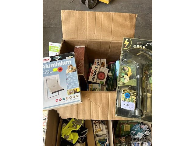 Grote partij dieren en tuintoebehoren - afbeelding 2 van  9