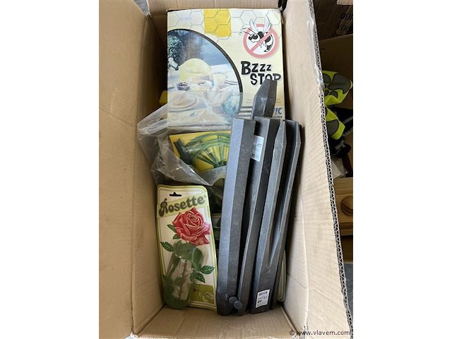 Grote partij dieren en tuintoebehoren - afbeelding 5 van  9