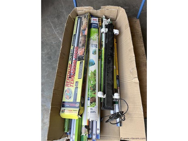 Grote partij dieren en tuintoebehoren - afbeelding 8 van  9