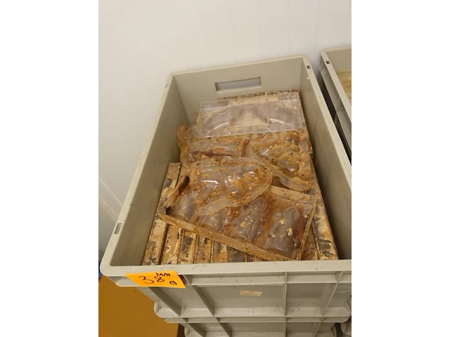 Grote partij div chocolade mallen (zonder bakken) - afbeelding 1 van  24