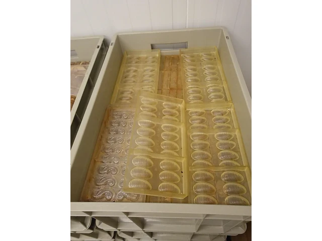 Grote partij div chocolade mallen (zonder bakken) - afbeelding 12 van  24