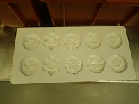 Grote partij div kunstoffen chocolade mallen (zonder bakken) - afbeelding 21 van  23