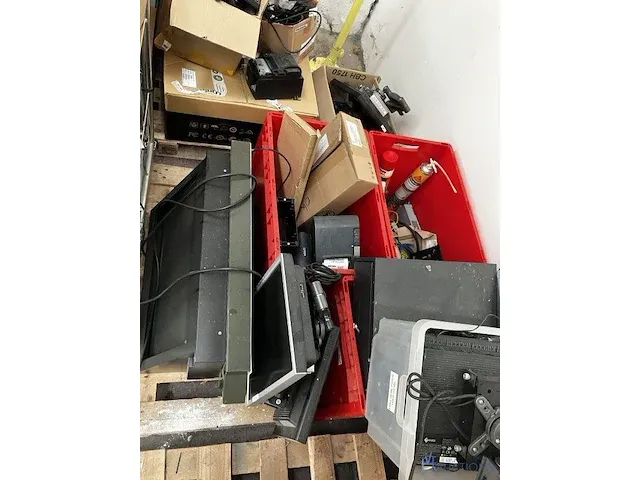 Grote partij divers computermaterialen en airco-unit - afbeelding 2 van  17
