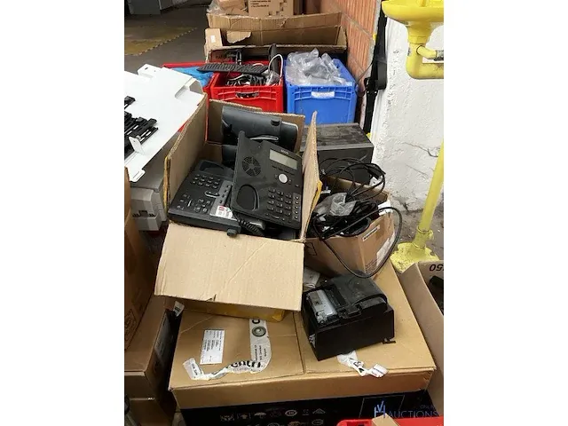 Grote partij divers computermaterialen en airco-unit - afbeelding 3 van  17