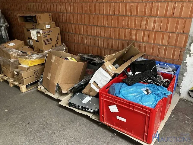 Grote partij divers computermaterialen en airco-unit - afbeelding 1 van  17