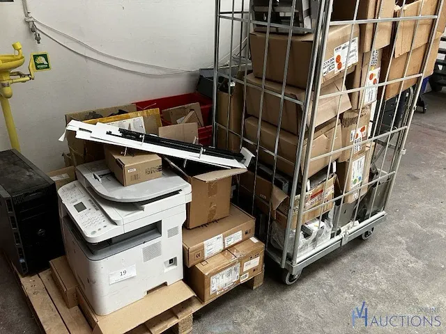 Grote partij divers computermaterialen en airco-unit - afbeelding 10 van  17