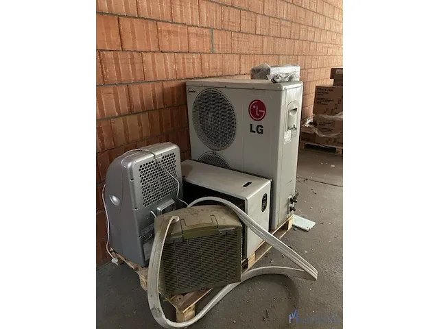 Grote partij divers computermaterialen en airco-unit - afbeelding 12 van  17
