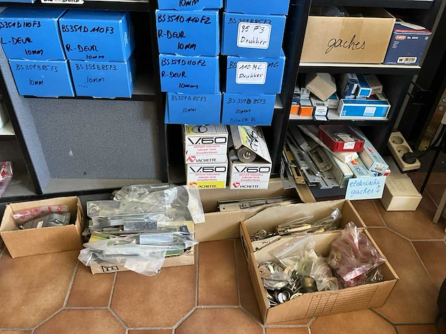 Grote partij divers deurbeslag en sloten - afbeelding 15 van  37