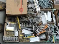 Grote partij divers klein materiaal, wo bouten, moeren, vijzen, nagels, enz, zonder de pallet en de bakken - afbeelding 2 van  5