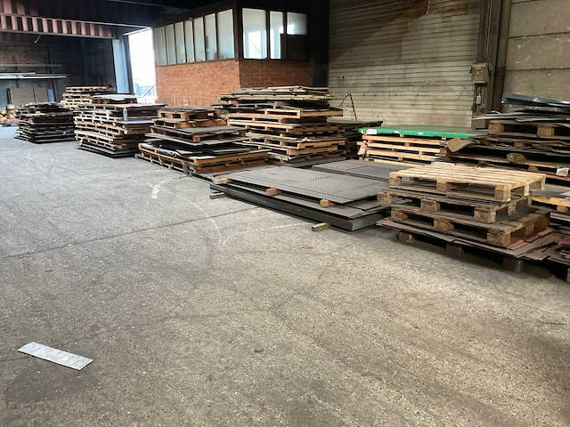 Grote partij divers plaatstaal - afbeelding 1 van  16
