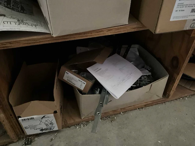 Grote partij divers raam en deurbeslag - afbeelding 6 van  59