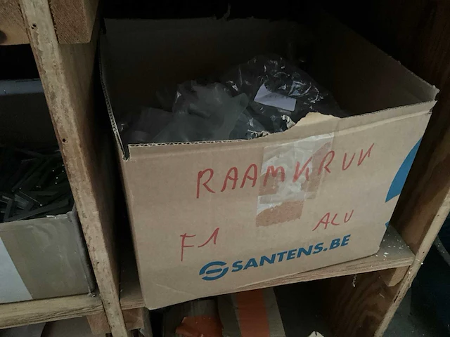 Grote partij divers raam en deurbeslag - afbeelding 38 van  59