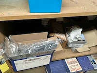 Grote partij divers raam en deurbeslag - afbeelding 42 van  59