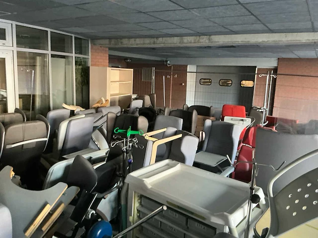 Grote partij divers ziekenhuismeubilair - afbeelding 6 van  10
