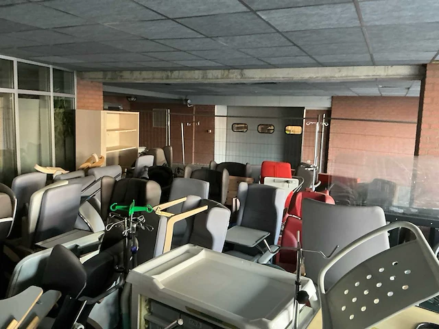 Grote partij divers ziekenhuismeubilair - afbeelding 7 van  10