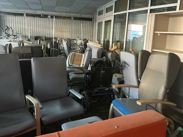 Grote partij divers ziekenhuismeubilair - afbeelding 8 van  10