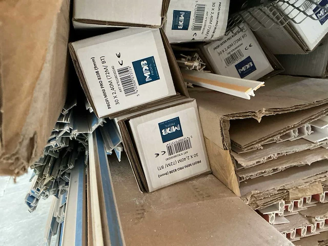 Grote partij diverse afwerkingsprofielen - afbeelding 11 van  26