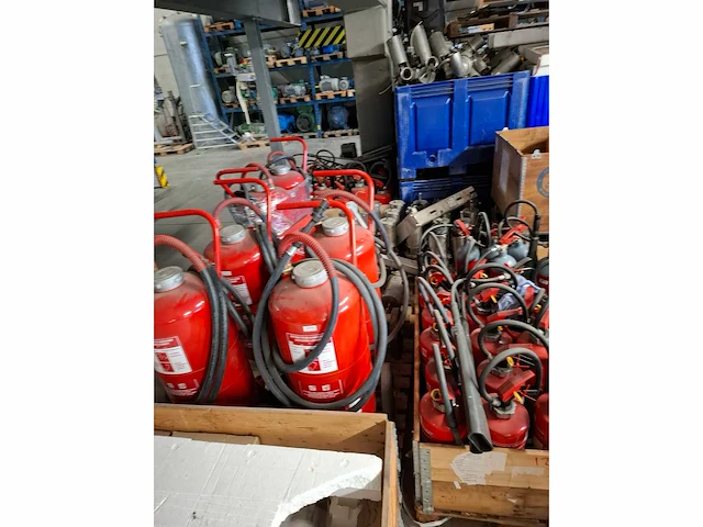 Grote partij diverse brandblussers - afbeelding 3 van  5