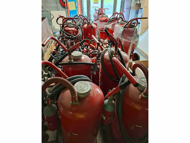 Grote partij diverse brandblussers - afbeelding 4 van  5