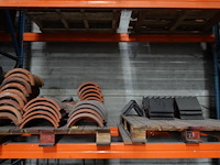 Grote partij diverse dakpannen - afbeelding 2 van  15