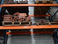 Grote partij diverse dakpannen - afbeelding 3 van  15