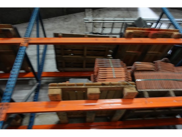 Grote partij diverse dakpannen - afbeelding 6 van  15