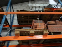 Grote partij diverse dakpannen - afbeelding 6 van  15