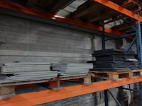 Grote partij diverse dakpannen - afbeelding 1 van  15