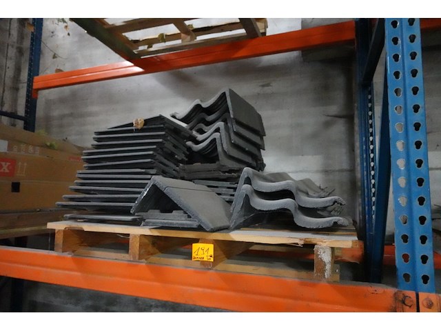 Grote partij diverse dakpannen - afbeelding 8 van  15