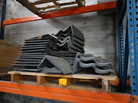 Grote partij diverse dakpannen - afbeelding 8 van  15