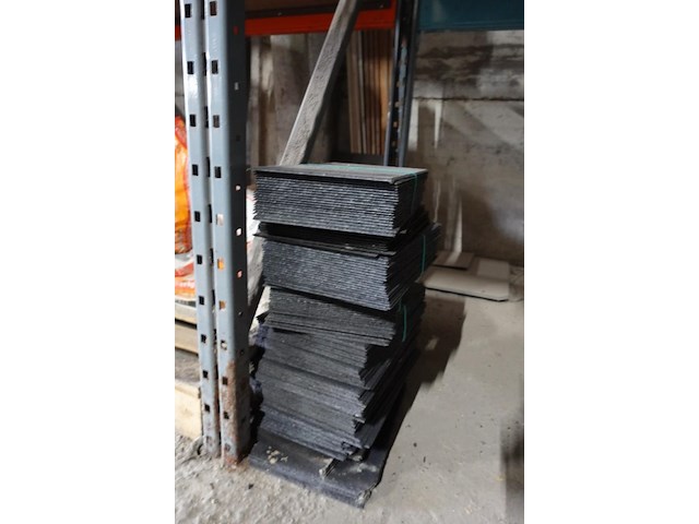 Grote partij diverse dakpannen - afbeelding 13 van  15