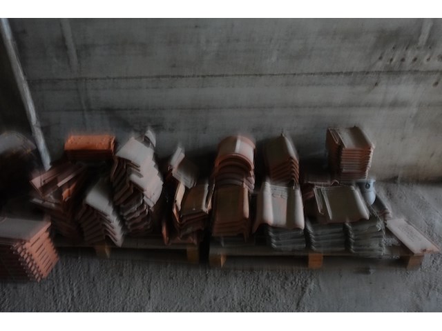 Grote partij diverse dakpannen - afbeelding 3 van  10