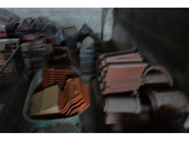 Grote partij diverse dakpannen - afbeelding 4 van  10