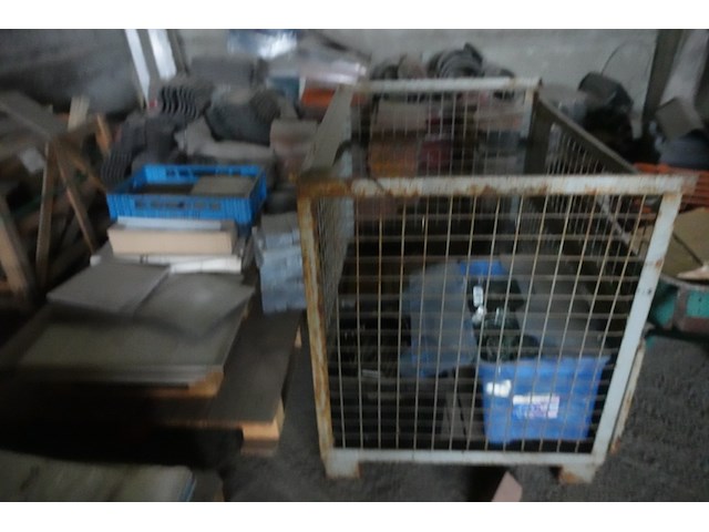 Grote partij diverse dakpannen - afbeelding 7 van  10