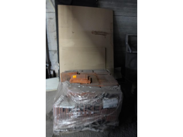 Grote partij diverse dakpannen - afbeelding 10 van  10