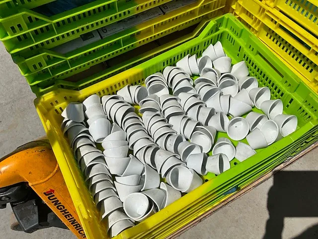 Grote partij diverse glaasjes, borden, tassen - afbeelding 5 van  27