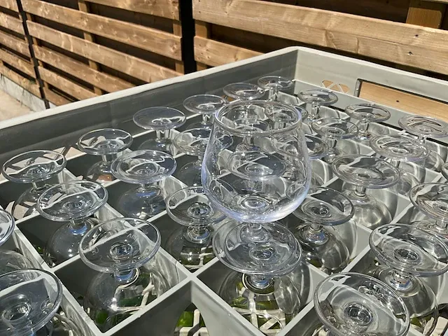 Grote partij diverse glaasjes, borden, tassen - afbeelding 8 van  27