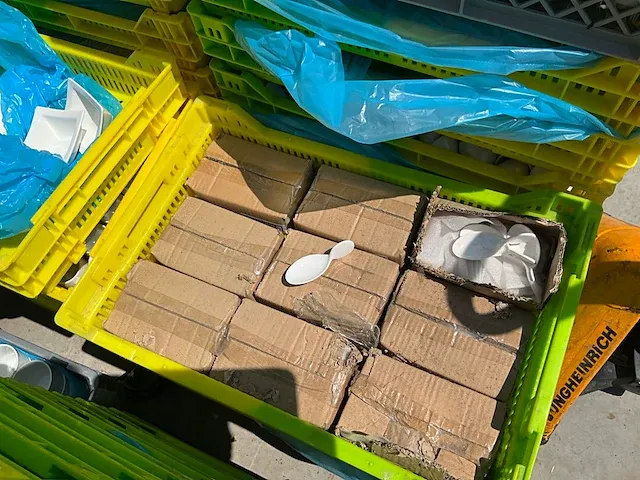 Grote partij diverse glaasjes, borden, tassen - afbeelding 14 van  27