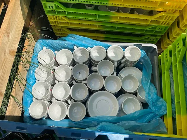 Grote partij diverse glaasjes, borden, tassen - afbeelding 16 van  27