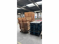 Grote partij diverse houten pallets - afbeelding 2 van  3