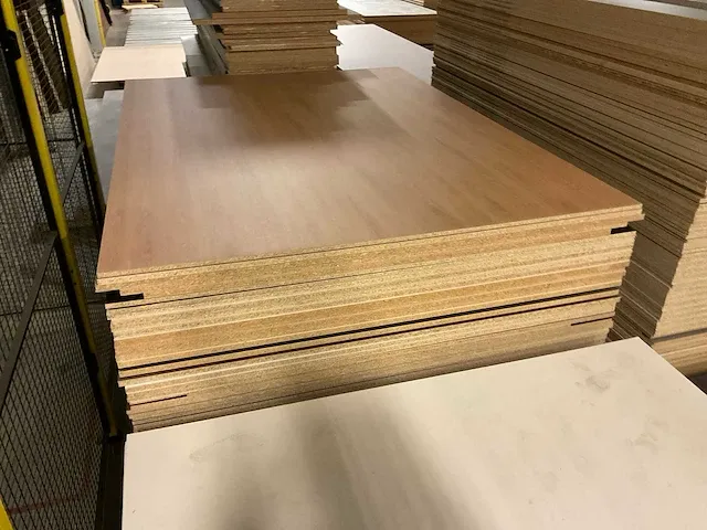 Grote partij diverse houten platen en houten werkbladen - afbeelding 3 van  18