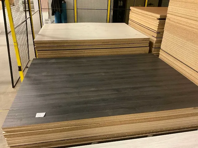 Grote partij diverse houten platen en houten werkbladen - afbeelding 4 van  18