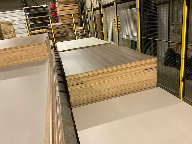Grote partij diverse houten platen en houten werkbladen - afbeelding 5 van  18