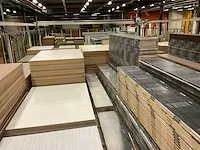 Grote partij diverse houten platen en houten werkbladen - afbeelding 11 van  18