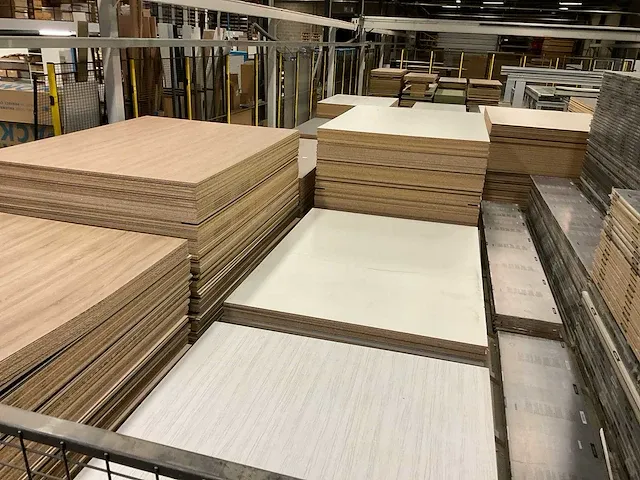 Grote partij diverse houten platen en houten werkbladen - afbeelding 12 van  18