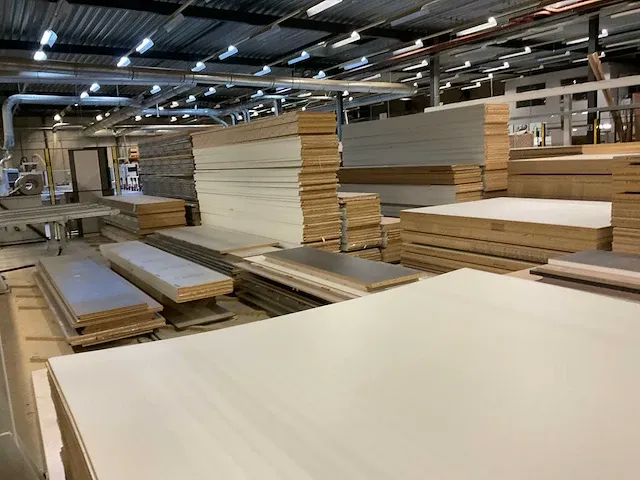 Grote partij diverse houten platen en houten werkbladen - afbeelding 14 van  18