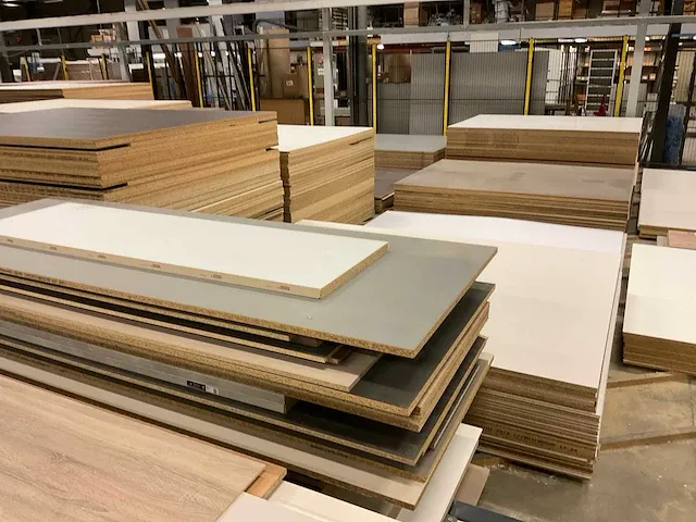 Grote partij diverse houten platen en houten werkbladen - afbeelding 15 van  18