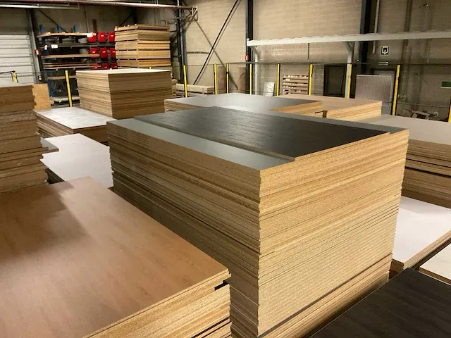 Grote partij diverse houten platen en houten werkbladen - afbeelding 18 van  18