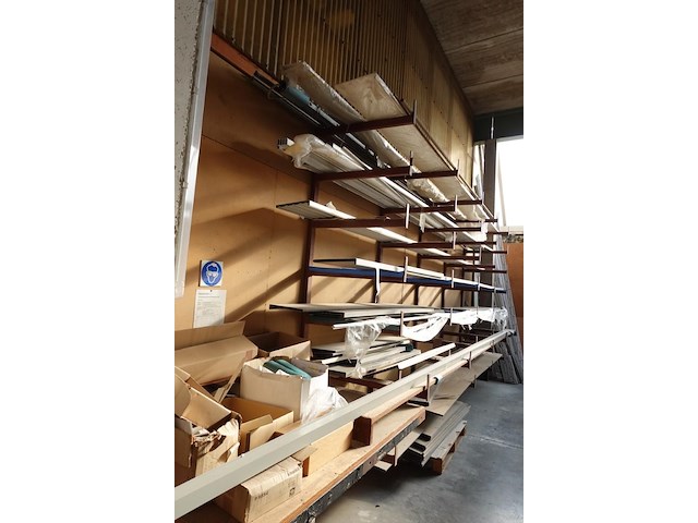 Grote partij diverse houten/plastic platen - afbeelding 2 van  10