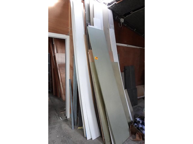 Grote partij diverse houten/plastic platen - afbeelding 1 van  10